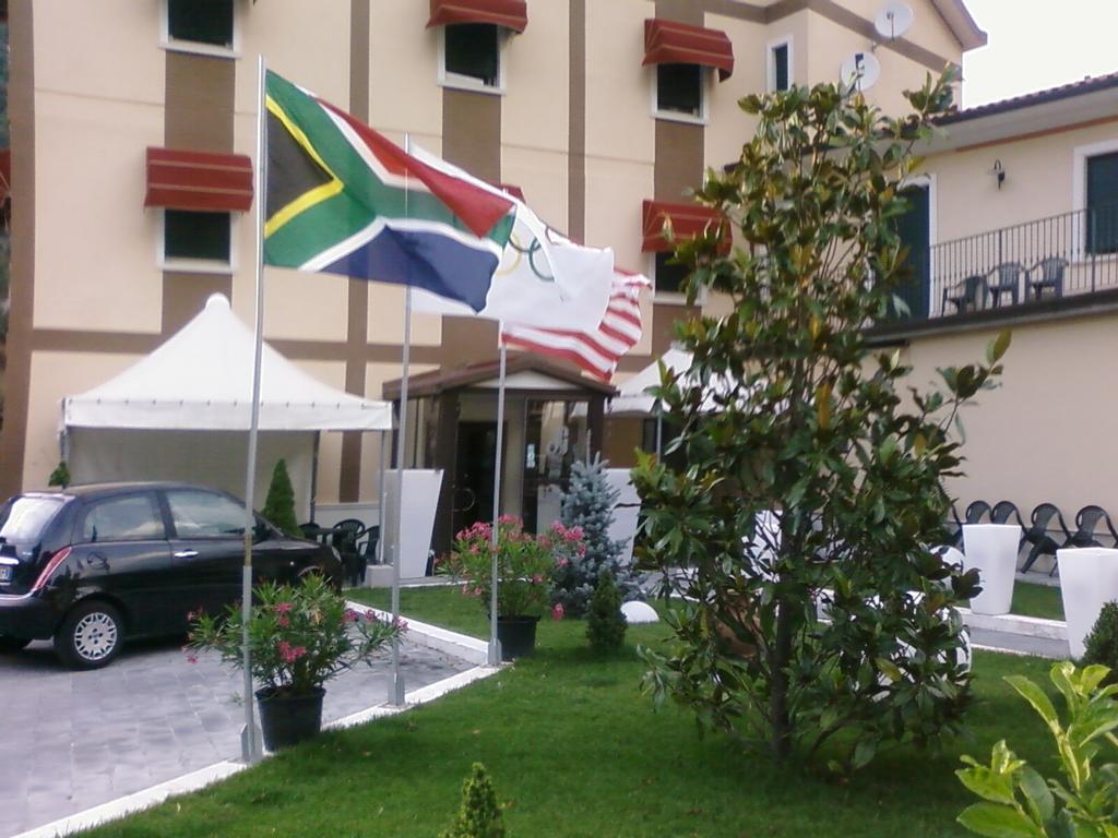Hotel De Meis Capistrello Exterior photo