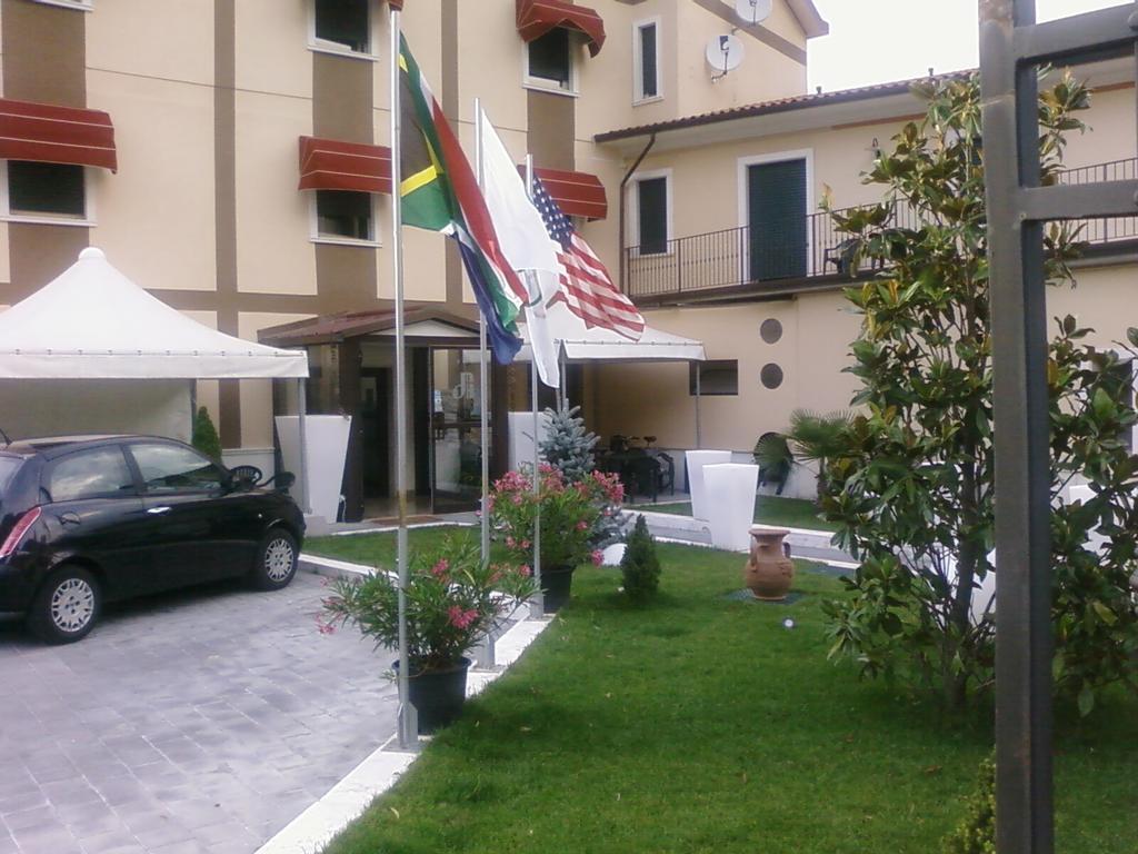 Hotel De Meis Capistrello Exterior photo