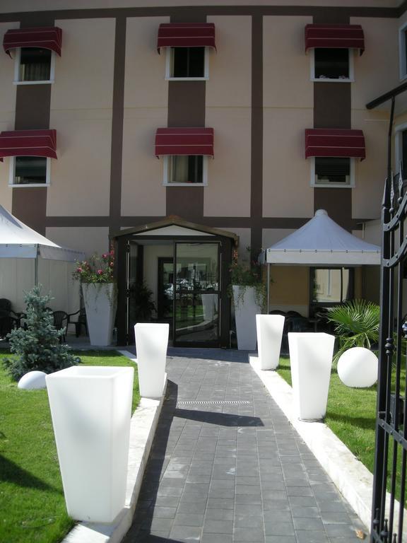 Hotel De Meis Capistrello Exterior photo